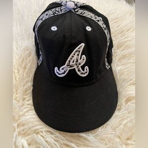 - Atlanta Braves Hat Kids Small